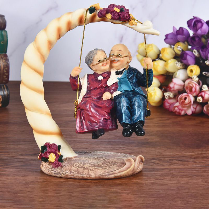 Resin Art For Anniversary Gift - تماثيل راتين مسننين على أرجوحة صينية